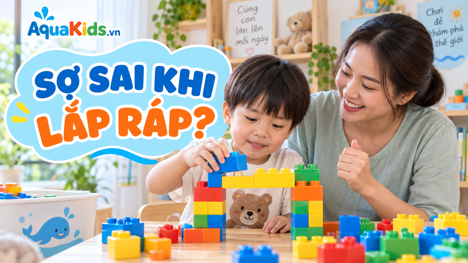 Mẹ khích lệ bé thử lại khi chơi lắp ráp bằng các khối màu lớn