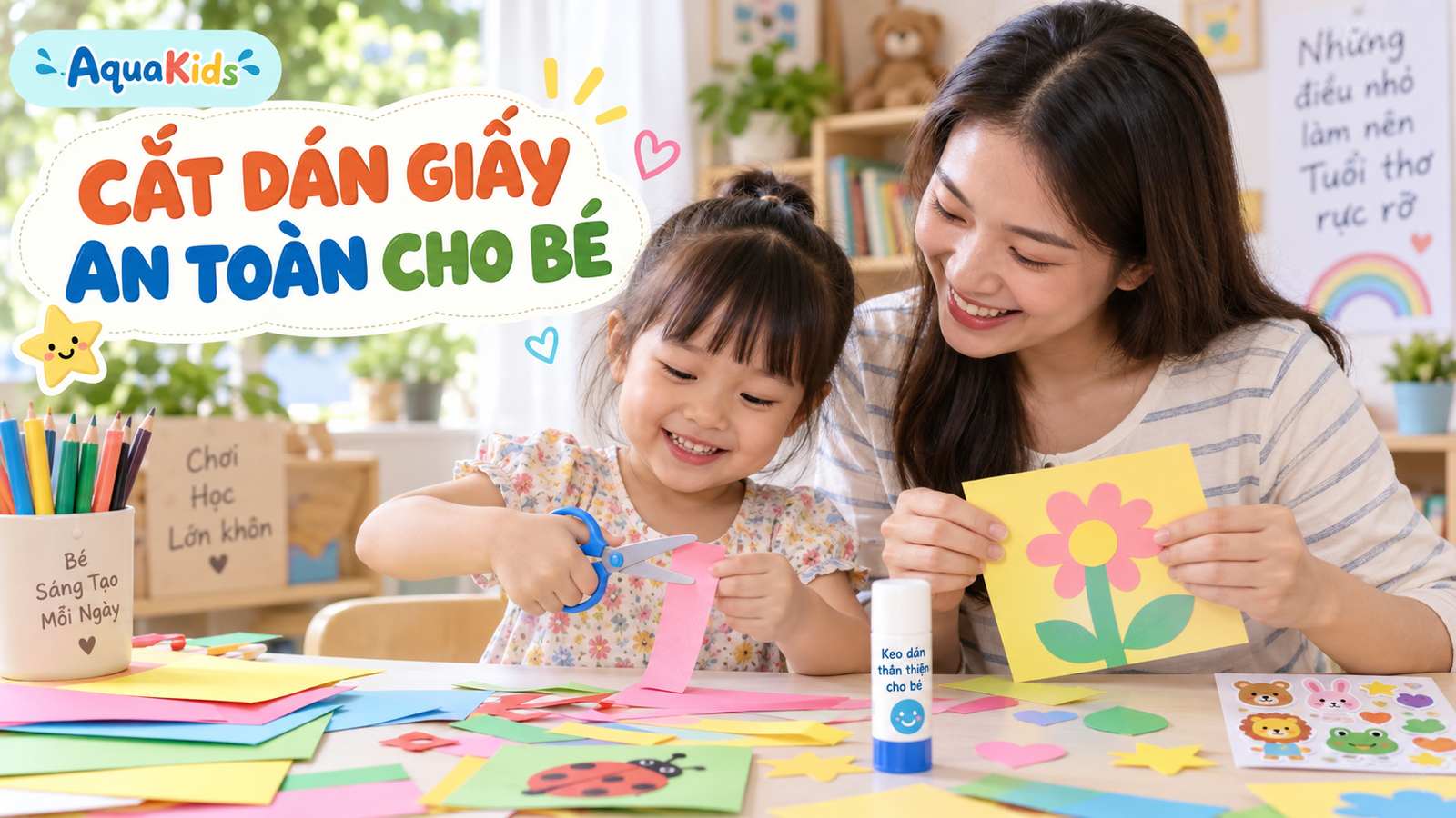 Mẹ và bé cắt dán giấy màu bằng kéo an toàn và keo dán tại bàn thủ công
