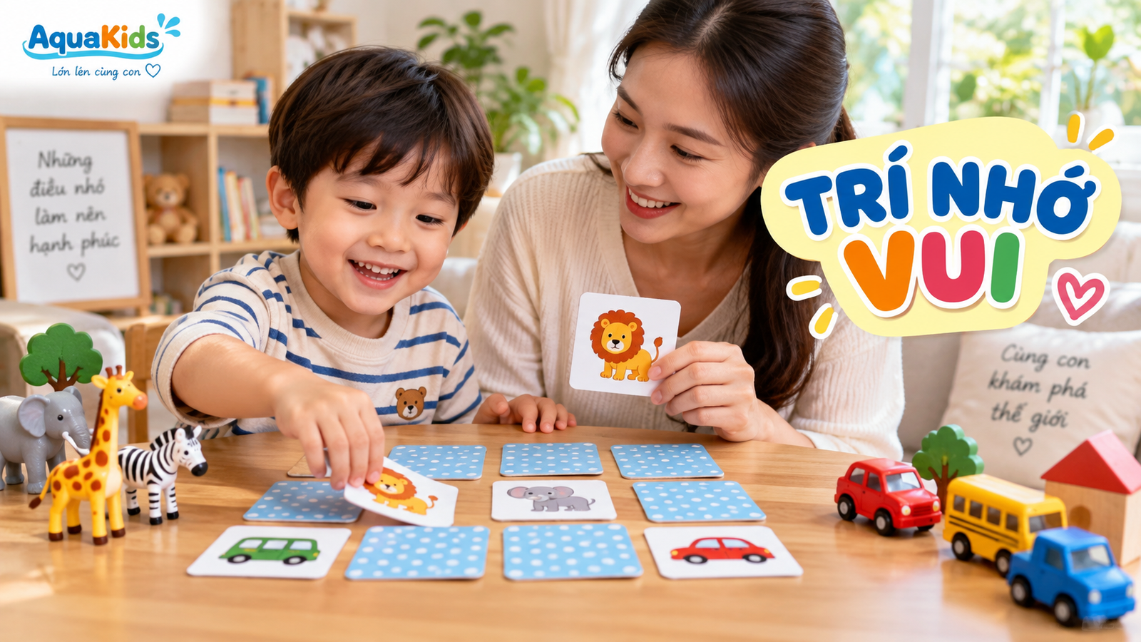 Mẹ và bé chơi úp thẻ ghép cặp bằng thẻ hình và đồ chơi nhỏ