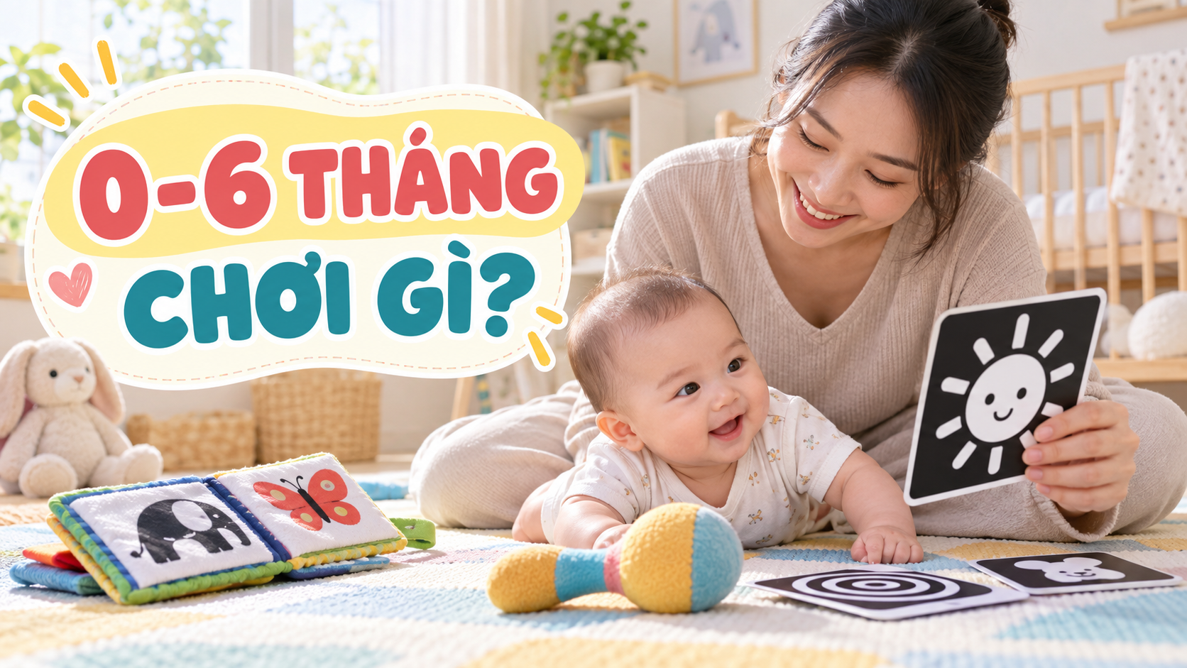 Mẹ chơi thẻ tương phản và sách vải cùng bé 0-6 tháng trên thảm